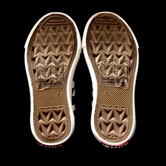 White Converse Low-Top Chuck Taylor Sneakers in Unisex Size 10 – Classic Style - Picture 2 of 7